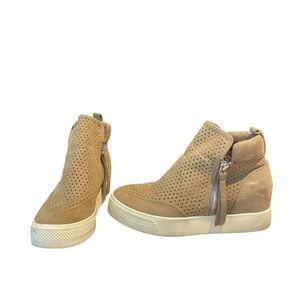 Steve Madden slip on zip up shoes